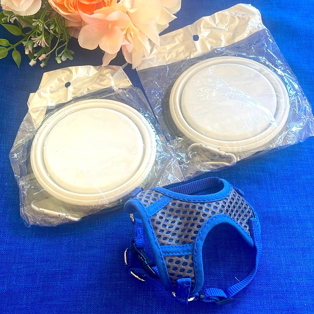 Dog Harness Blue Knit XXXS AND PORTABLE TWO pop Bowls
Bowls are new